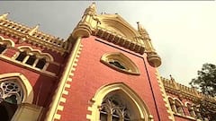 Visva Bharati: বিশ্বভারতীতে রেজিস্ট্রারের গাড়ির সামনে শুয়ে পড়ে বিক্ষোভ ছাত্র-ছাত্রীদের| Bangla News