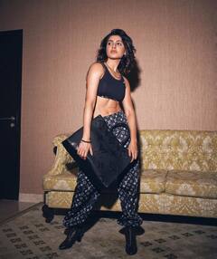 Samantha Ruth Prabhu Photos: ब्लैक ऑउटफिट में शानदार लुक देती नजर आईं 'द फैमिली मैन' फेम सामंथा रुथ प्रभु, देखें ये लेटेस्ट तस्वीरें