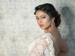 Actress Nivetha Pethuraj pics: கண்ணடித்து முத்தம் கொடுக்கும்....நிவேதாவின் லேட்டஸ்ட் க்ளிக்ஸ்..!