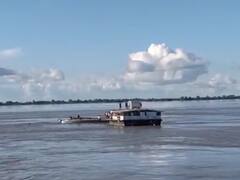 Assam Boat Collides: असम के ब्रह्मपुत्र नदी में दो नाव की टक्कर के बाद मची चीख-पुकार, कई लोग लापता, देखें- Video