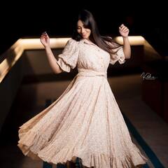 Actress Nivetha Pethuraj pics: கண்ணடித்து முத்தம் கொடுக்கும்....நிவேதாவின் லேட்டஸ்ட் க்ளிக்ஸ்..!