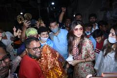 Shilpa Shetty ने दिल खोलकर पूरे आदर से किया गणपति का स्वागत, नंगे पांव लालबाग बप्पा को लेने खुद पहुंचीं