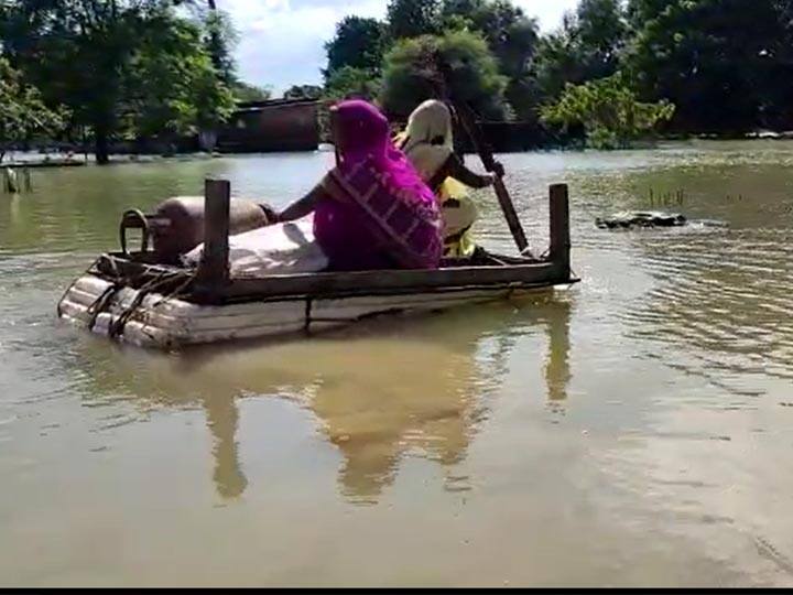 Gorakhpur Administration claims fail people doing daily chores through jugaad boat ANN Gorakhpur: प्रशासन के दावे फेल, जुगाड़ की नाव से रोजमर्रा के काम निपटा रहे लोग