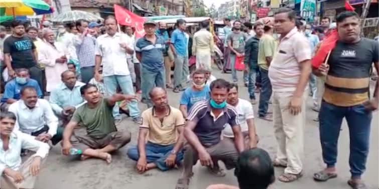 Shibpur Howrah Jute mill closed for 4 months, workers block the road in protest Howrah: ৪ মাস ধরে বন্ধ জুটমিল, প্রতিবাদে সিটু-র নেতৃত্বে পথ অবরোধ শ্রমিকদের