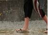 पावसाळ्यामध्ये पायांची काळजी घेणं महत्वाचं, हे उपाय नक्की करा... 