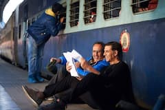 PICS: Aanand L Rai's Mother Passes Away, Akshay Kumar Attends Her Funeral In Mumbai