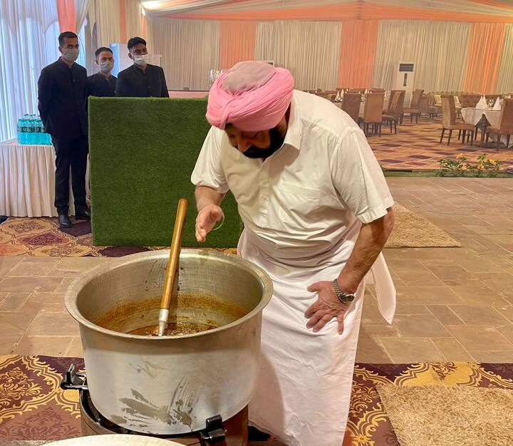ਪੰਜਾਬ ਦੇ ਮੁੱਖ ਮੰਤਰੀ ਕੈਪਟਨ ਅਮਰਿੰਦਰ ਸਿੰਘ ਸੂਬੇ ਦੇ ਓਲੰਪਿਕ ਤਗਮਾ ਜੇਤੂਆਂ ਅਤੇ ਨੀਰਜ ਚੋਪੜਾ ਲਈ ਰਾਤ ਦੇ ਖਾਣੇ ਦੀ ਦਾਵਤ ਦੀ ਤਿਆਰੀ ਕਰ ਰਹੇ ਹਨ।