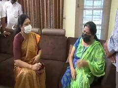 வெற்றிவேலின் குடும்பத்தினரை சந்தித்து சசிகலா ஆறுதல்