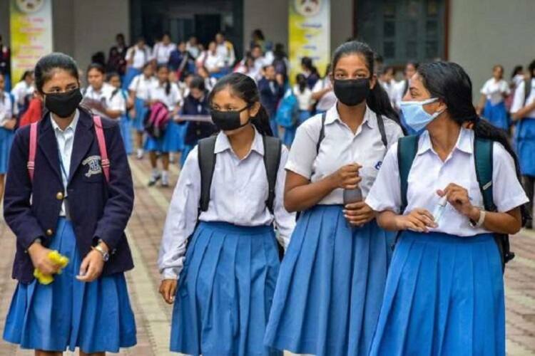 Maharashtra schools likely to open only after Diwali School Reopen | कोरोना परिस्थिती नियंत्रणात राहिल्यास दिवाळीनंतर शाळा सुरू होण्याची शक्यता