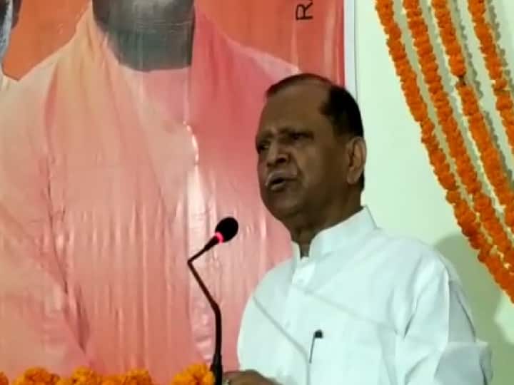 BJP Prabudh Sammelan: प्रबुद्ध वर्ग सम्मेलन में मंत्री से सपा-बसपा पर साधा निशाना, मायावती को लेकर कही बड़ी बात 