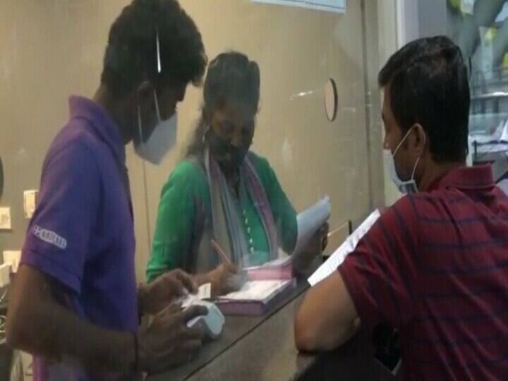Reduction of fare for Corona test at Chennai Airport in 30 minutes சென்னை விமான நிலையத்தில் 30 நிமிடங்களில் எடுக்கப்படும் கொரோனா பரிசோதனைக்கு கட்டணம் குறைப்பு