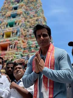 Sonu Sood: విజయవాడలో సోనూసూద్.. కనకదుర్గమ్మను దర్శించుకున్న రియల్ హీరో