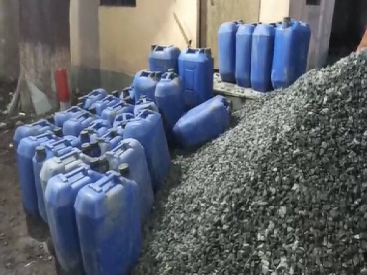 बिहार में स्प्रिट से तैयार किया जा रहा था विदेशी शराब, पुलिस ने छापेमारी कर गिरोह का किया खुलासा