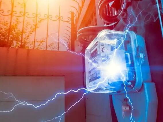 Rs.21 crore Electricity Bill: కాకా హోటల్ కు రూ.కోట్లలో కరెంట్ బిల్లు... బిల్లు చూసి షాకైన నిర్వహుకులు... ఇంతకీ కారణం ఏమిటంటే... Rs.21 crore Electricity Bill: కాకా హోటల్ కు రూ.కోట్లలో కరెంట్ బిల్లు... బిల్లు చూసి షాకైన నిర్వహుకులు... ఇంతకీ కారణం ఏమిటంటే...