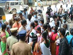 வேலூரில் நடந்த ஆசிரியர் பயிற்சி தேர்வு - ஆன்லைனில் நடத்தக்கோரி 127 மாணவர்கள் தேர்வை புறக்கணித்தனர்...!