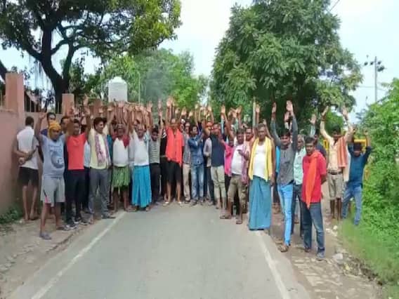 Bihar News: 48 घंटे से लापता शख्स को नहीं ढूंढ पाई पुलिस, नाराज लोगों ने सड़क जामकर किया हंगामा Bihar News: 48 घंटे से लापता शख्स को नहीं ढूंढ पाई पुलिस, नाराज लोगों ने सड़क जामकर किया हंगामा