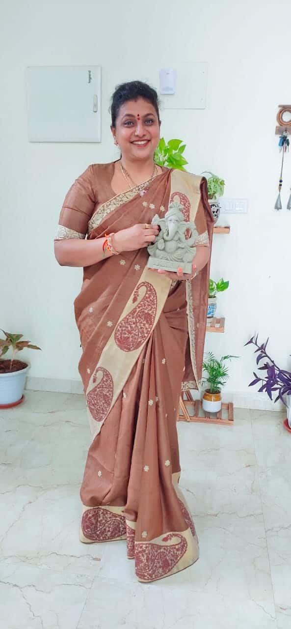వినాయక చవితి పర్వదినం సందర్భంగా వైసీపీ ఎమ్మెల్యే రోజా సెల్వమణి ప్రజలకు పండుగ శుభాకాంక్షలు తెలిపారు.