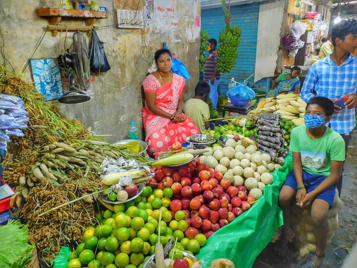 விநாயகர் சதுர்த்திக்கு அனைத்து பொருட்களும் ஒரே தொகுப்பாக விற்கும் பெண்