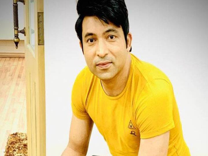 Chandan Prabhakar: चंदन प्रभाकर ने श्री राम आश्रम सीनियर सेकेंडरी स्कूल अमृतसर से पढ़ाई की है. फिर उसके बाद उन्होंने हिंदू कॉलेज अमृतसर से मैकेनिकल इंजीनियरिंग में बी.टेक किया हुआ है. मीडिया रिपोर्ट की मानें को चंदन प्रभाकर बचपन से ही पढ़ाई में बहुत अच्छे थे.