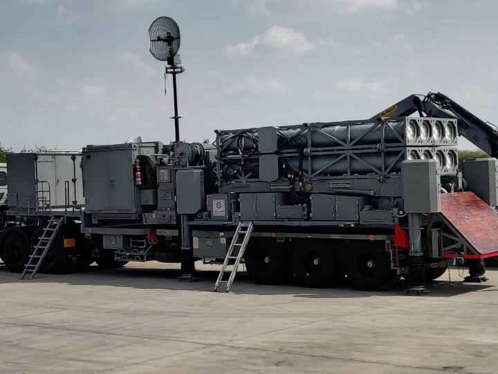 MRSAM-Barak-8 Defense Minister Rajnath Singh Include Medium Range Surface to Sky Defense Missile System in IAF MRSAM-Barak-8: रक्षामंत्री राजनाथ सिंह ने मध्यम दूरी के जमीन से आसमान में मार करने वाले डिफेंस मिसाइल सिस्टम को IAF में किया शामिल