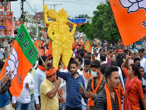 झारखंड विधानसभा में नमाज के लिए कमरे के खिलाफ बीजेपी का विरोध प्रदर्शन, JMM कार्यकर्ता की जमकर कर दी पिटाई