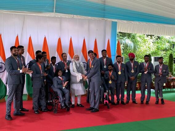PM Narendra Modi photos: పారాలింపిక్ ఛాంపియన్లతో మోదీ అరుదైన చిత్రాలు చూశారా?