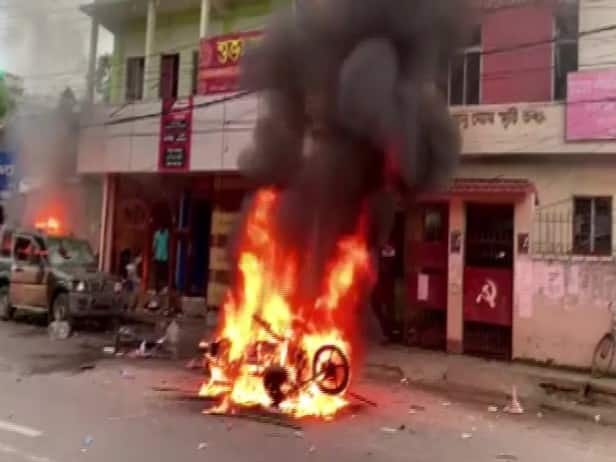 त्रिपुरा में BJP और लेफ्ट के छात्र संगठन के बीच हिंसक झड़प, तोड़फोड़ और आगजनी की गई, कई घायल