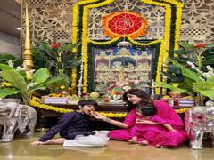 गोद में लाडली Samisha को लेकर बेटे को प्यार से लड्डू खिलाती दिखीं Shilpa Shetty, सीने में दुख छिपाए एक्ट्रेस ने शेयर की हैप्पी फैमिली की तस्वीर