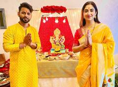 Ganesh Chaturthi: पीली साड़ी, लाल ब्लाउज में बेहद खूबसूरत लगीं Disha Parmar, Rahul Vaidya के साथ शादी के बाद मनाई पहली गणेश चतुर्थी