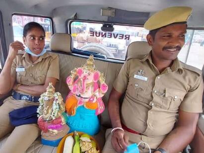 Police seize Ganesha statue erected by Hindu leaders in Villupuram விழுப்புரத்தில் இந்து முன்னணியினரை வீட்டுக்கு அனுப்பிவிட்டு விநாயகரை எடுத்து சென்ற போலீசார்...!