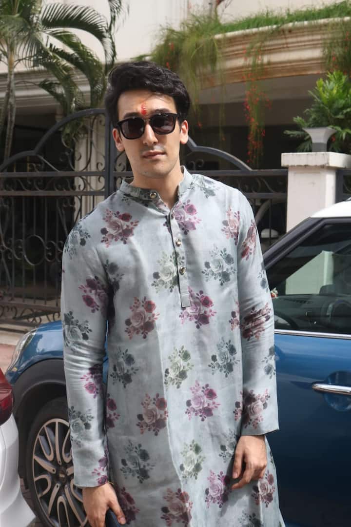 आप सोच रहे होंगे कि हम शायद आपको गोविंदा के करियर से जुड़ी कोई खास बात बताने जा रहे हैं. नहीं....ऐसा बिल्कुल नहीं है क्योंकि आज बात गोविंदा की नहीं बल्कि गोविंदा के लाल की होगी.