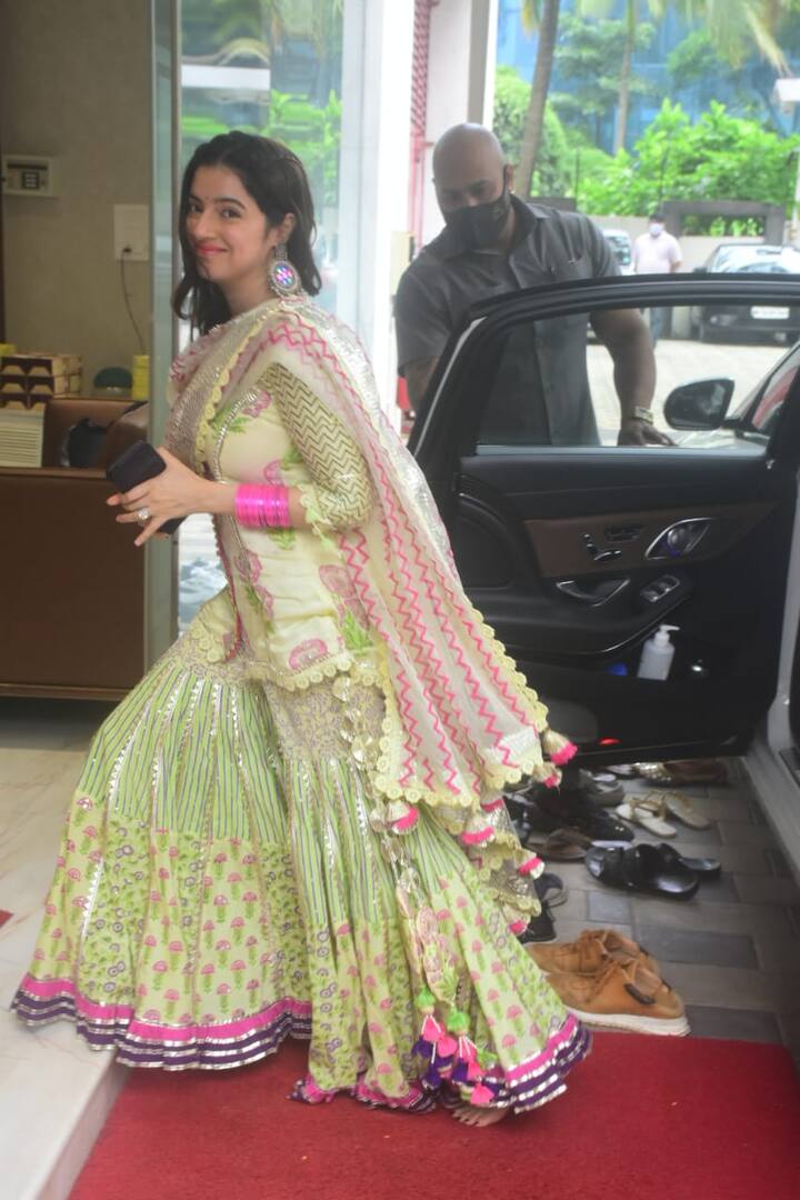 फैंस को दिव्या खोसला का ये ट्रेडिशनल लुक बेहद पसंद आ रहा है. (Photo Credit: Manav Manglani)