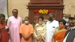 Bharat Ratan Pandit Govind Ballabh Pant की प्रतिमा पर CM Yogi ने माल्यार्पण किया | Hindi News