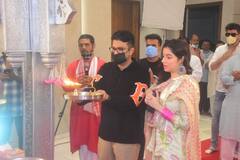 Ganeshotsav: भूषण कुमार और दिव्या खोसला कुमार ने टी सीरीज के ऑफिस में की गणेश पूजा, ट्रेडिशनल लुक के हो रहे हैं खूब चर्चे