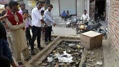 Ghaziabad: ये गड्ढे जानलेवा हैं, लेकिन शिकायतों के बाद भी इन उद्यमियों को सुनने वाला कोई नहीं !