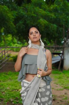 Anasuya bharadwaj Photos: తరగని అందం అనసూయకే సొంతం
