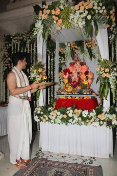 Ganesh Chaturthi 2021: अभिनेता Tusshar Kapoor ने अपने बेटे  Lakshya के साथ की गणपति पूजा, ट्रेडिशनल कपड़ों में नजर आए पिता-पुत्र
