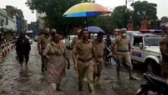 ਅੰਮ੍ਰਿਤਸਰ 'ਚ ਭਾਰੀ ਮੀਂਹ, ਹੈਰੀਟੇਜ ਸਟਰੀਟ ਬੰਨੀ ਨਹਿਰ, ਪੁਲਿਸ ਕਮਿਸ਼ਨਰ ਖੁਦ ਸੜਕ 'ਤੇ ਉਤਰੇ