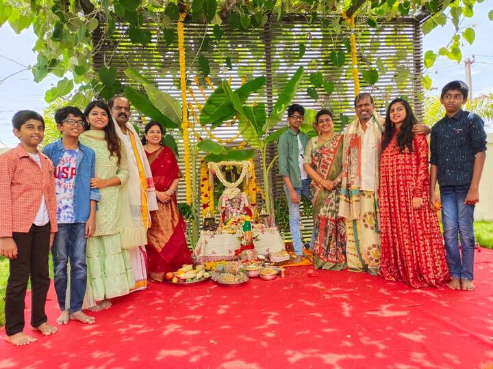 కరోనా నిబంధనలు పాటిస్తూ వినాయక చవితిని ఆనందోత్సాహాల మధ్య జరుపుకోవాలని ఎమ్మెల్యే రోజా సూచించారు.