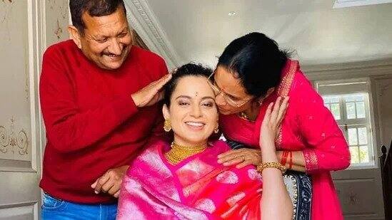 Kangana ranaut parents reaction after watching thalaivii get ready for 5th national award Thalaivii देख गद-गद हुए कंगना रनौत के मम्मी-पापा, बोले- 5 वें राष्ट्रीय पुरस्कार के लिए बधाई