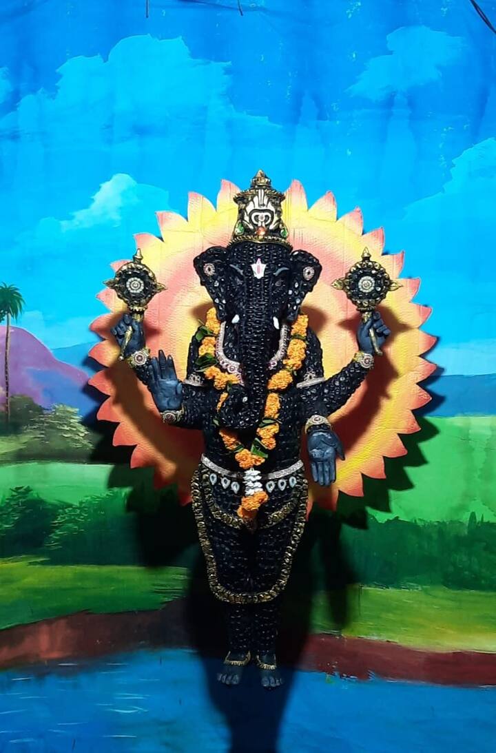 బొరివంక ఉద్దానం యూత్ క్లబ్ ఆధ్వర్యంలో నల్ల జీడిపిక్కలతో రూపుదిద్దుకున్న ఏకదంతుడు