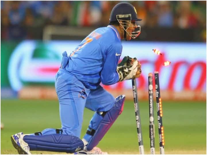 सबसे ज्यादा स्टंपिंग का रिकॉर्ड: इंटरनेशनल क्रिकेट में सबसे ज्यादा स्टंपिंग करने का रिकॉर्ड एमएस धोनी के ही नाम है. उन्होंने अपने 15 साल के करियर में 123 स्टंपिंग की. उनके अलावा कोई भी विकेटकीपर 100 का आंकड़ा नहीं छू सका है.