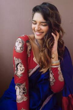 Actress Vasundhara Pics | ஏடி கள்ளச்சி என்னத் தெரியலையா - வசுந்தரா போட்டோ ஆல்பம்