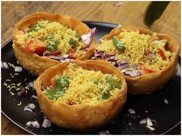 Kitchen Hacks: स्नैक में बनाना हो कुछ चटपटा तो इस तरह बनाएं Tokri Chaat, जानें Recipe