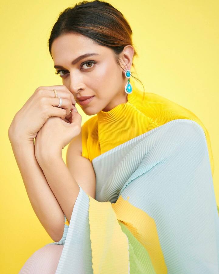 దేశంలో అత్యంత ప్రజాదరణ పొందిన జాబితాలో దీపికా స్థానం సంపాదించింది. 2018లో ప్రపంచంలో అత్యంత ప్రభావంతమైన వ్యక్తులలో దీపికా ఒకరిగా నిలిచింది.