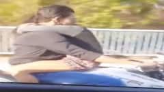 ભોપાલમાં ચાલતી બાઇક પર યુવકને બાહોમાં લઇ રોમાન્સ કરવા લાગી યુવતી, વીડિયો થઇ ગયો વાયરલ