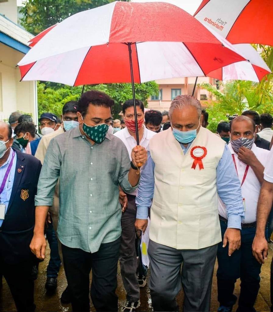 KTR: వండర్ఫుల్ కేటీఆర్.. నాయకత్వం, వినయం విడదీయరానివని నిరూపిస్తున్నావ్.. ఆనంద్ మహీంద్రా ట్వీట్.. mahindra group chairman Anand Mahindra tweet on KTR KTR: వండర్ఫుల్ కేటీఆర్.. నాయకత్వం, వినయం విడదీయరానివని నిరూపిస్తున్నావ్.. ఆనంద్ మహీంద్రా ట్వీట్..