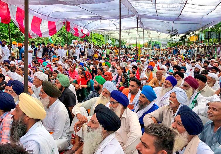 Farmers Protest: Congress, AAP and Akali Dal leaders attend farmers' meeting in Chandigarh Farmers Protest: करनाल में धरना जारी, चंडीगढ़ में किसानों की बैठक में शामिल हुए कांग्रेस-आप और अकाली दल के नेता
