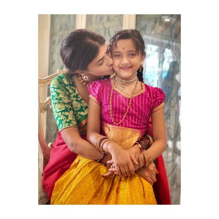 కూతురితో మంచు లక్ష్మి