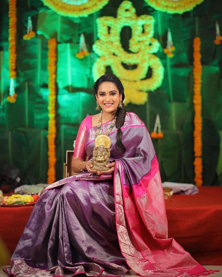 వినాయకుడి బొమ్మతో హిమజ